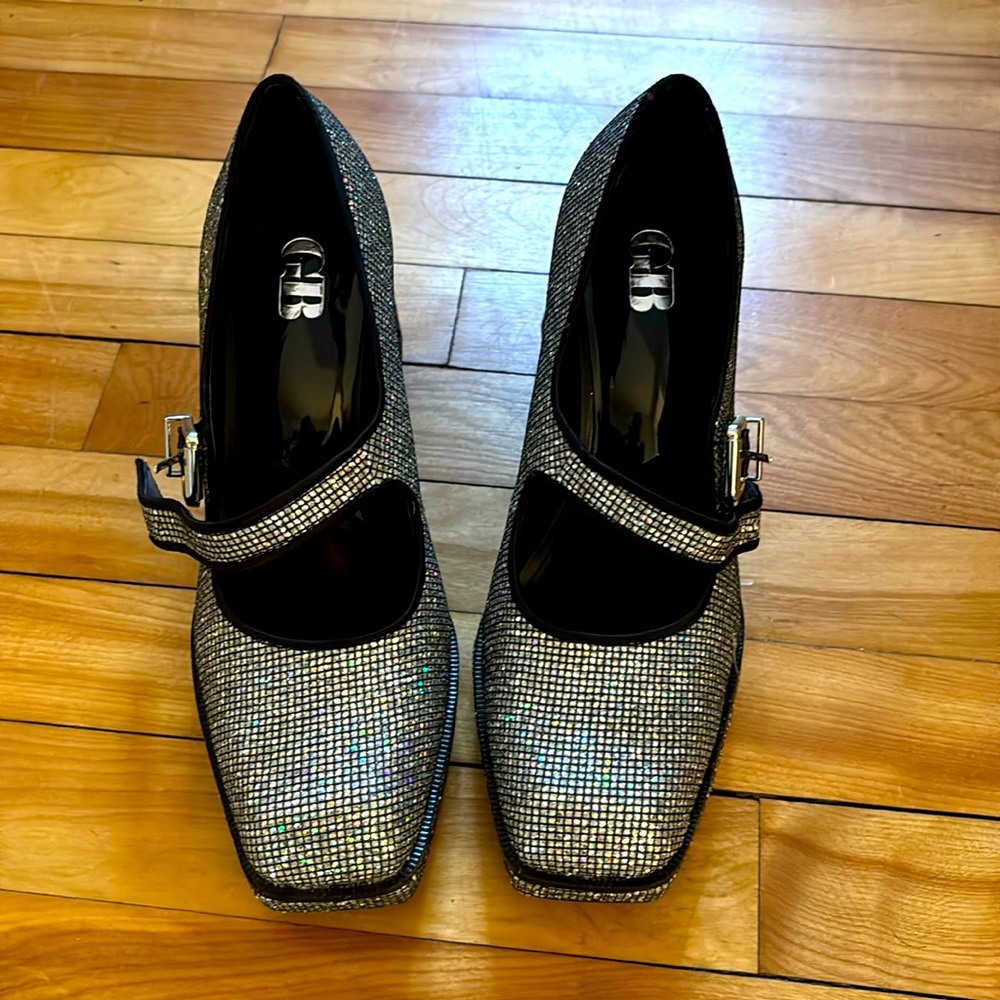 GB dazzling shoes